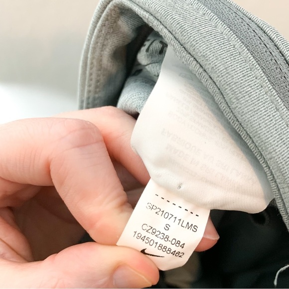 Nike‎ Dri Fit Athletic Workout Capris Legging Grey Small S - Picture 8 of 9